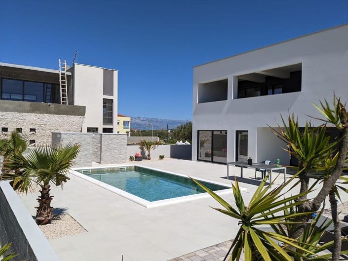 Image No.2-4 Bed Property for sale