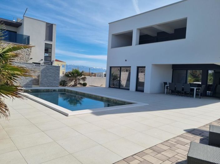 Image No.21-4 Bed Property for sale