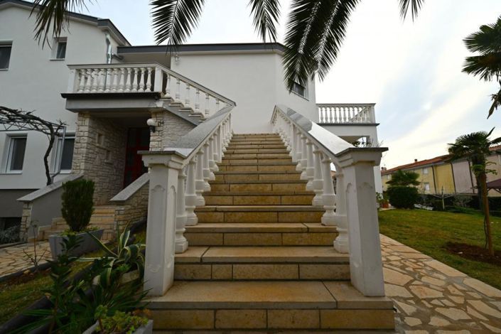 Image No.8-Propriété de 11 chambres à vendre à Medulin