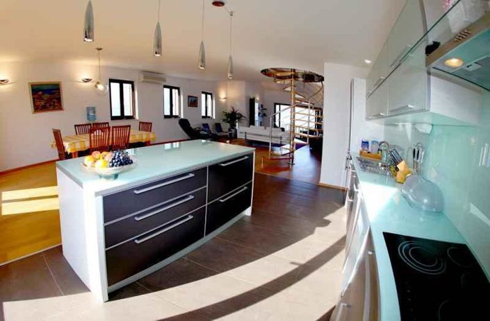 Image No.14-6 Bed Property for sale