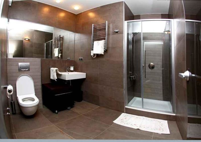 Image No.16-6 Bed Property for sale