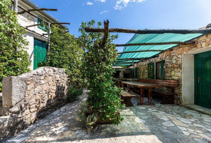 Image No.6-Propriété de 6 chambres à vendre à Dobrinj