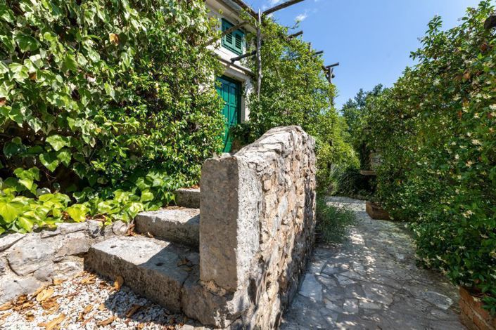 Image No.8-Propriété de 6 chambres à vendre à Dobrinj