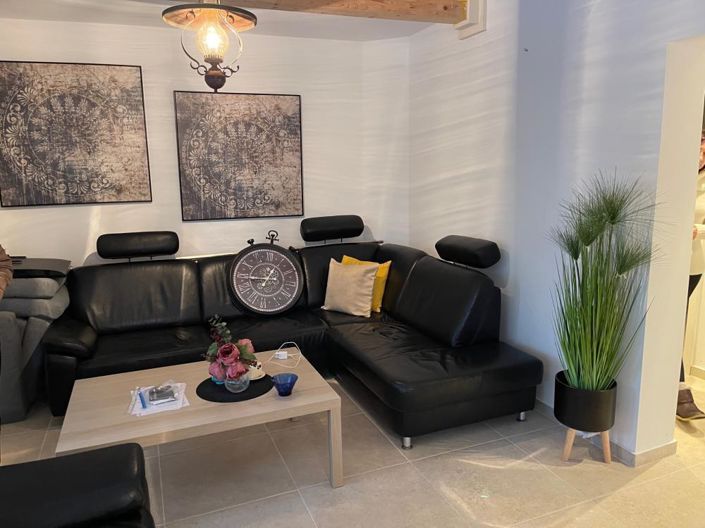 Image No.12-4 Bed Property for sale