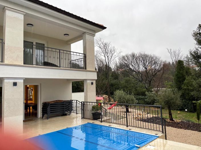 Image No.16-4 Bed Property for sale