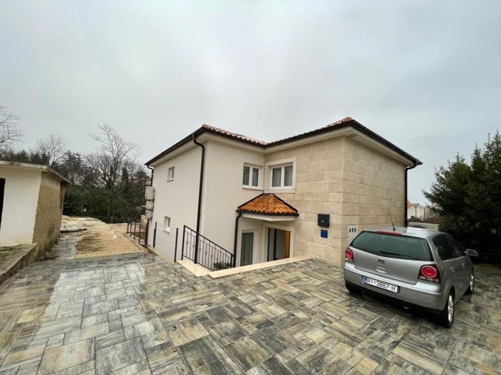 Image No.19-4 Bed Property for sale