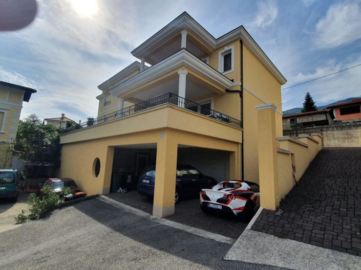 Image No.2-Propriété de 12 chambres à vendre à Lovran