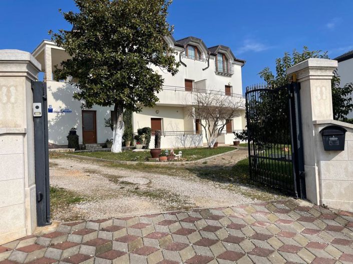 Image No.10-Propriété de 8 chambres à vendre à Umag