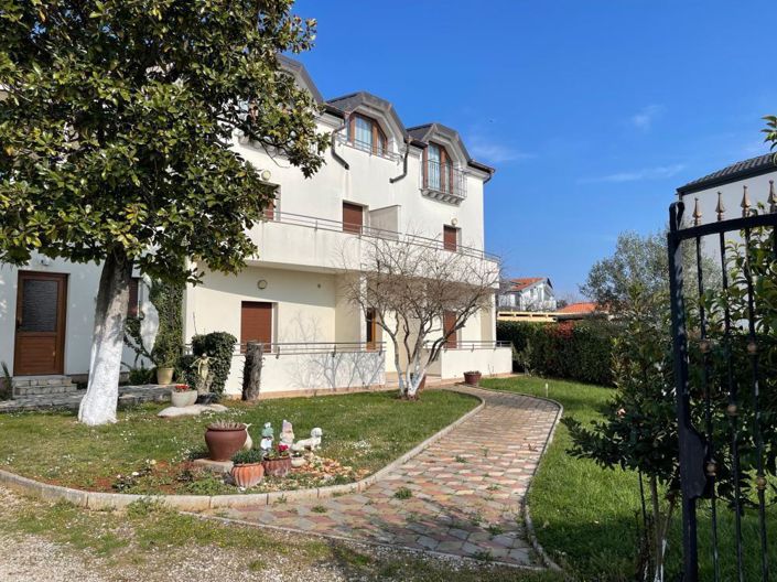 Image No.9-Propriété de 8 chambres à vendre à Umag