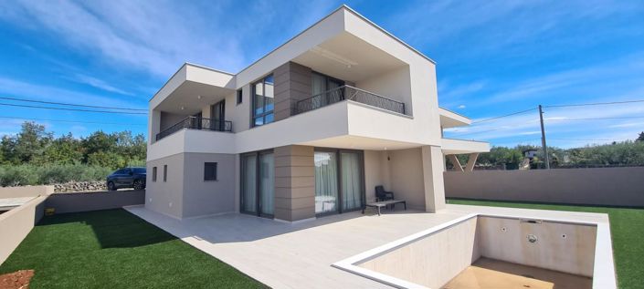 Image No.3-3 Bed Property for sale