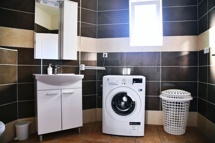 Image No.6-10 Bed Property for sale