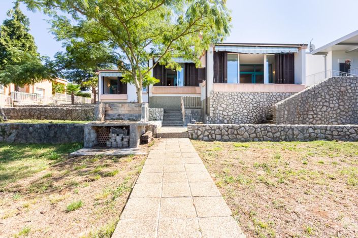 Image No.10-3 Bed Property for sale