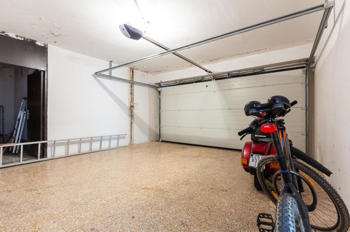 Image No.12-3 Bed Property for sale