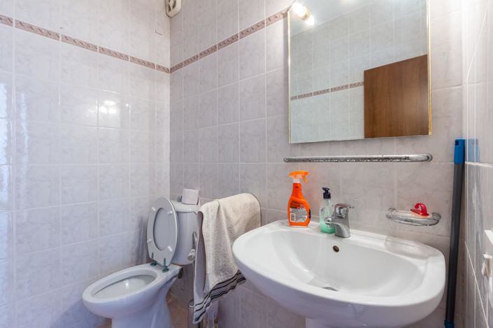 Image No.17-3 Bed Property for sale