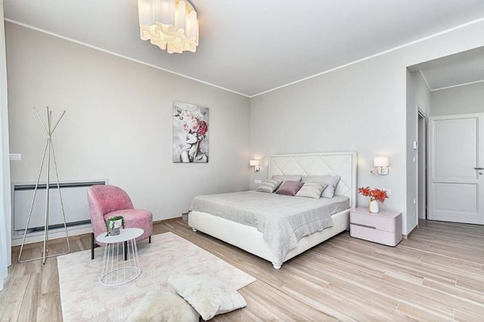 Image No.19-4 Bed Property for sale