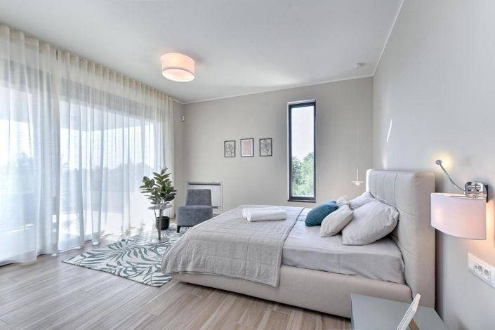 Image No.22-4 Bed Property for sale