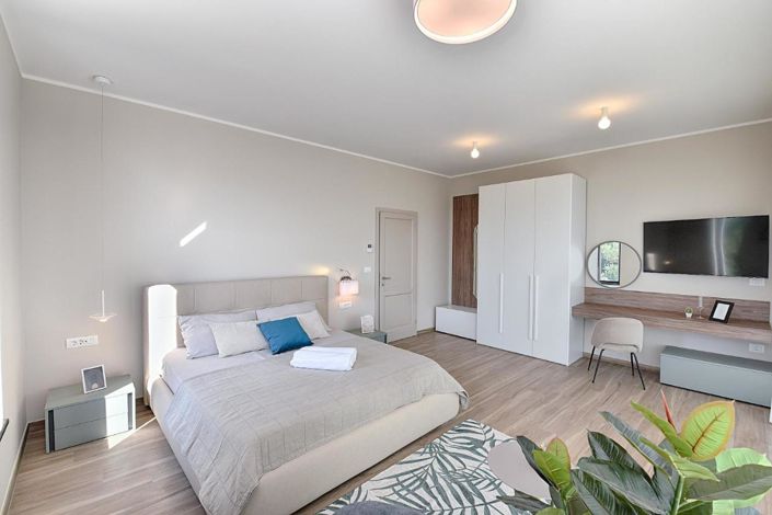 Image No.23-4 Bed Property for sale