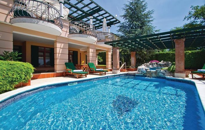 Image No.5-Propriété de 8 chambres à vendre à Porec