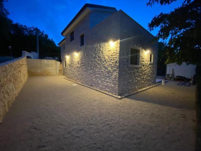 Image No.10-3 Bed Property for sale