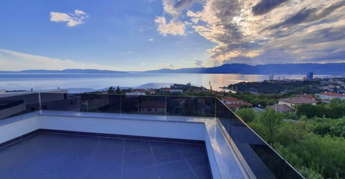 Image No.5-Propriété de 4 chambres à vendre à Kostrena