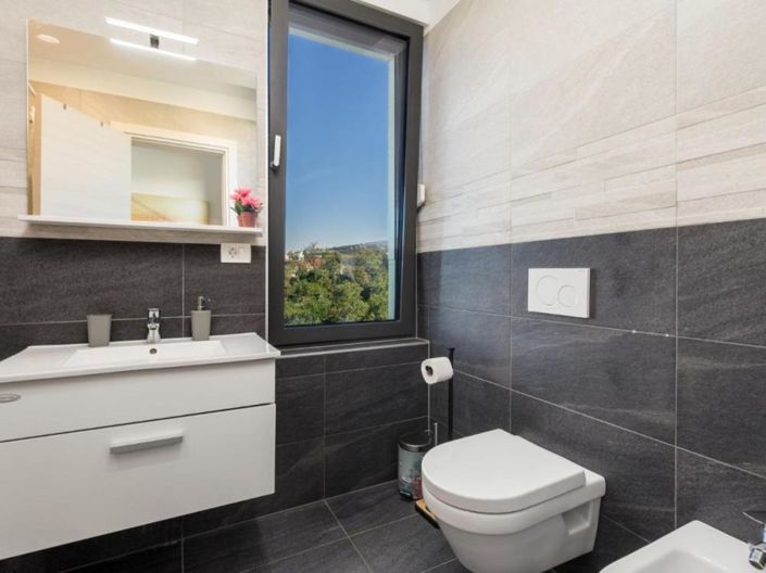 Image No.20-Propriété de 5 chambres à vendre à Kostrena