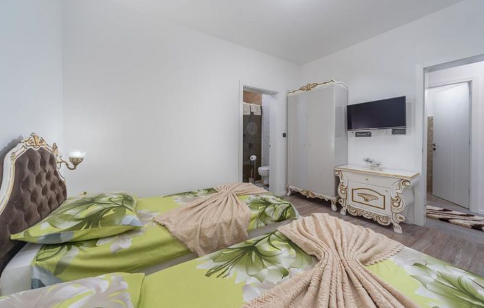 Image No.20-11 Bed Property for sale