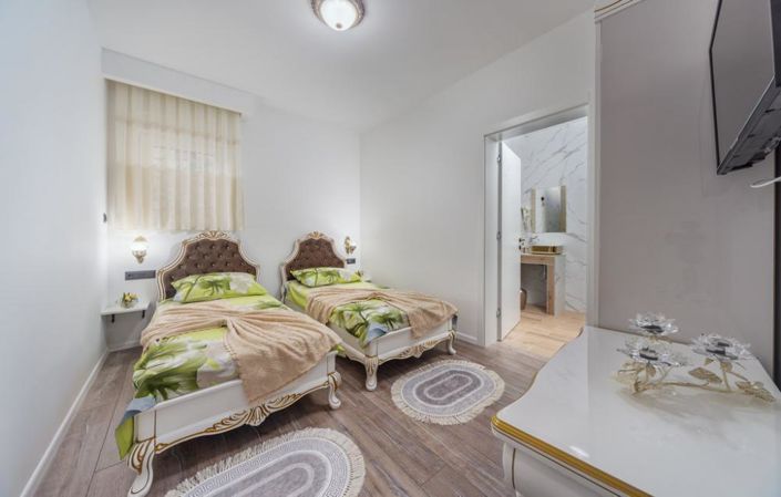 Image No.21-11 Bed Property for sale