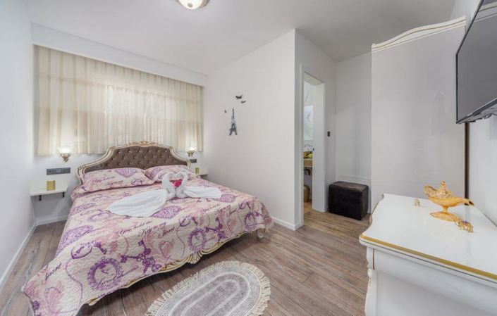 Image No.22-11 Bed Property for sale