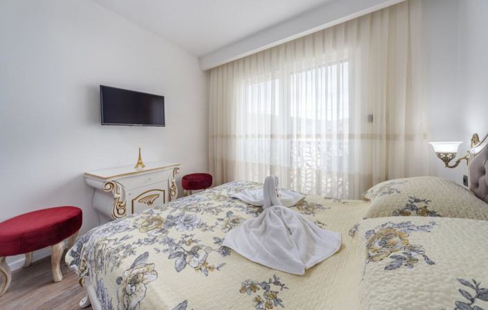 Image No.23-11 Bed Property for sale