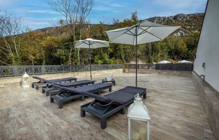 Image No.24-11 Bed Property for sale