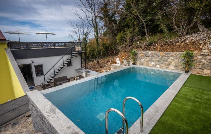 Image No.3-11 Bed Property for sale