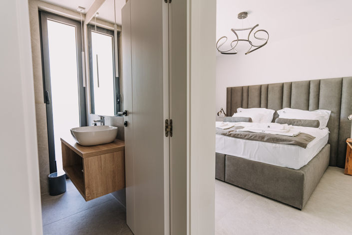 Image No.13-5 Bed Property for sale