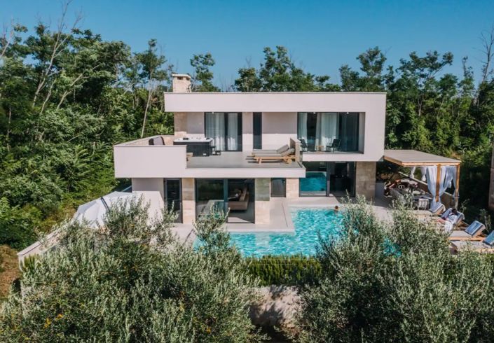 Image No.2-5 Bed Property for sale