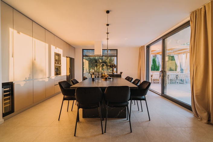 Image No.8-5 Bed Property for sale