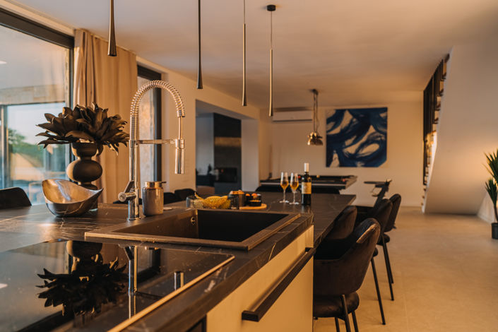 Image No.9-5 Bed Property for sale