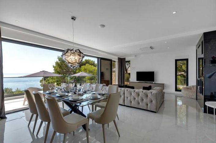 Image No.11-3 Bed Property for sale