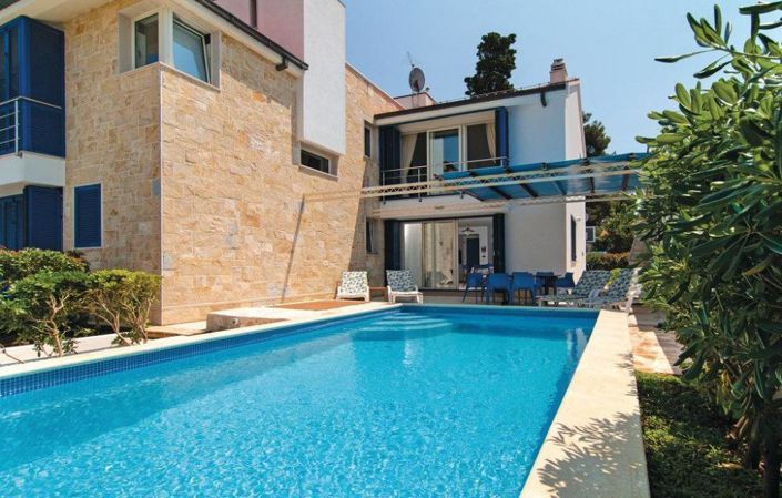 Image No.12-4 Bed Property for sale