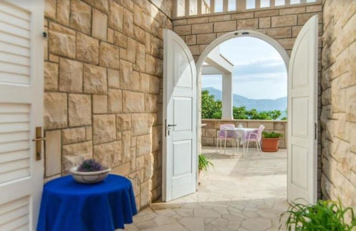 Image No.11-11 Bed Property for sale