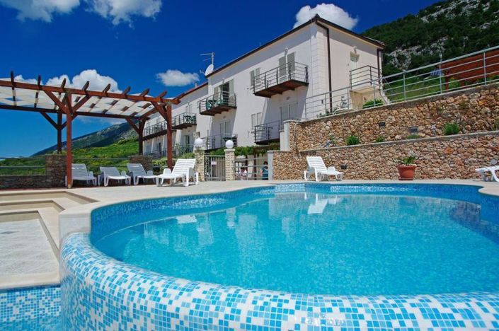 Image No.6-Propriété de 20 chambres à vendre à Bol