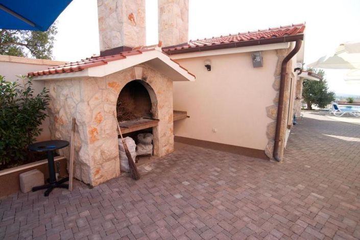 Image No.3-Propriété de 10 chambres à vendre à Primošten