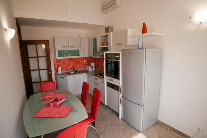 Image No.7-Propriété de 10 chambres à vendre à Primošten