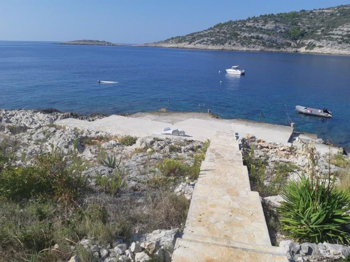 Image No.15-8 Bed Property for sale