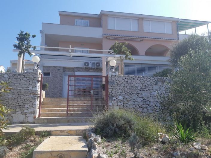 Image No.5-8 Bed Property for sale