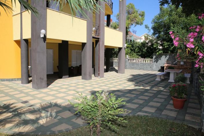 Image No.3-Propriété de 9 chambres à vendre à Vodice