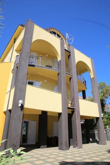 Image No.5-Propriété de 9 chambres à vendre à Vodice