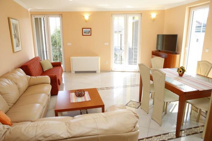 Image No.6-Propriété de 9 chambres à vendre à Vodice