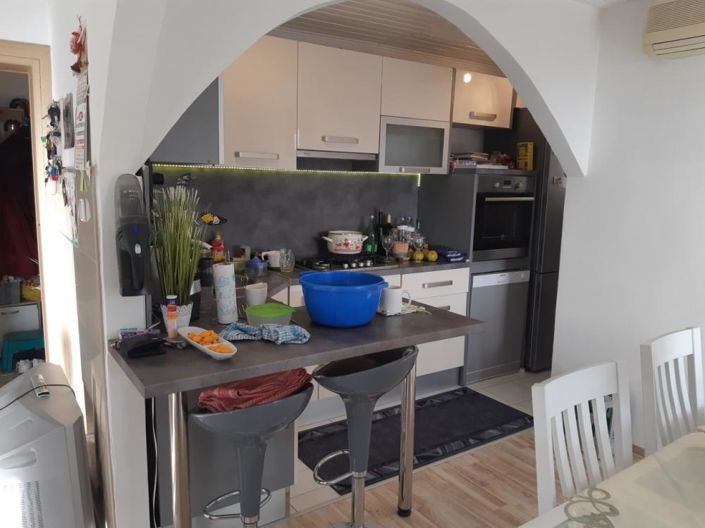 Image No.12-6 Bed Property for sale