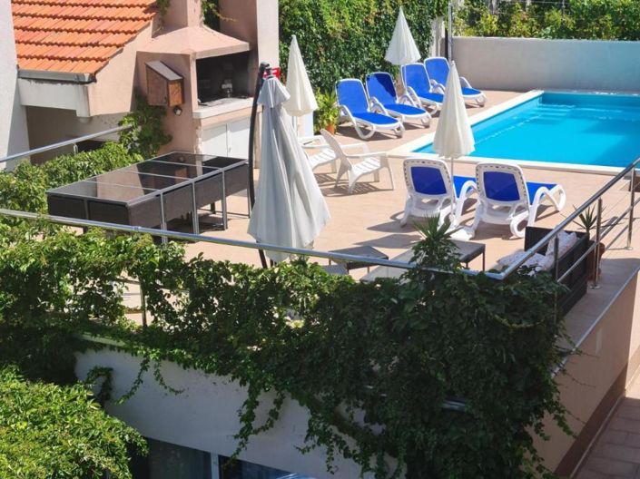 Image No.22-6 Bed Property for sale