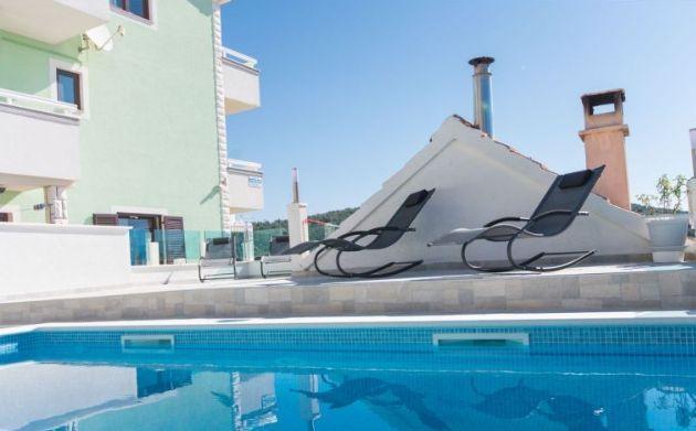 Image No.3-6 Bed Property for sale