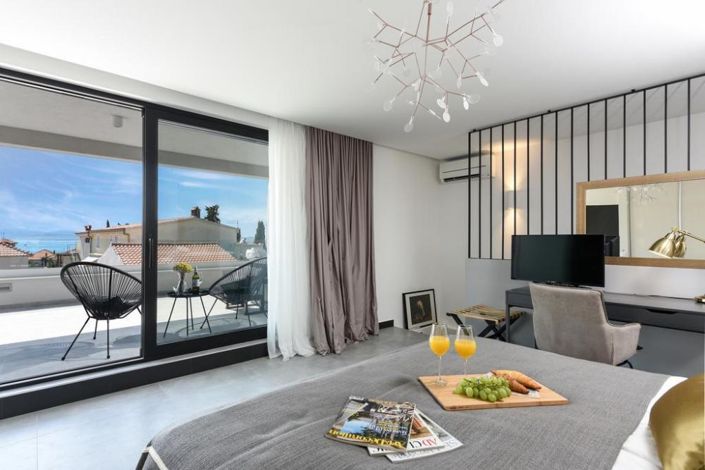 Image No.12-3 Bed Property for sale